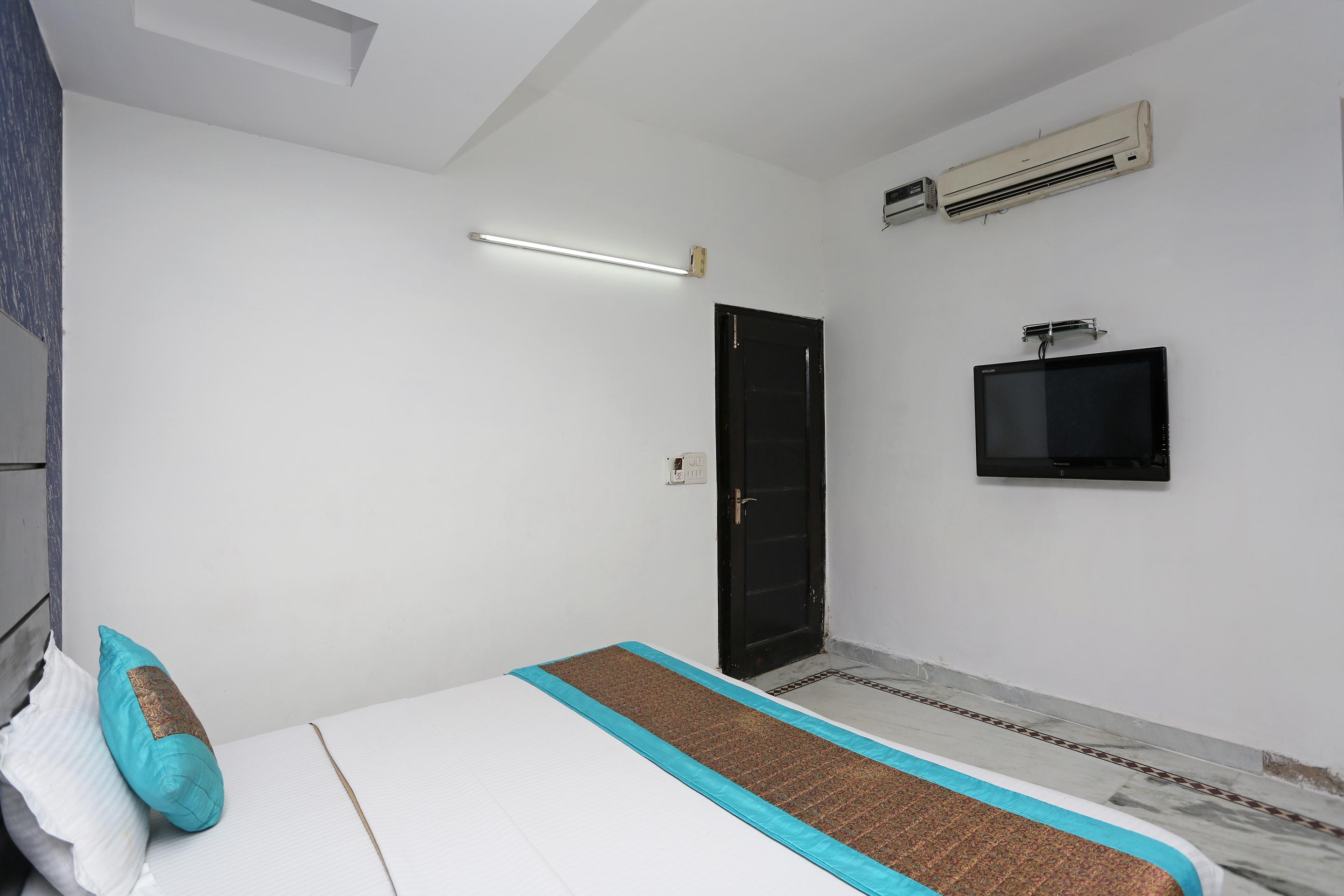 Oyo 337 Hotel Anand Дели Экстерьер фото