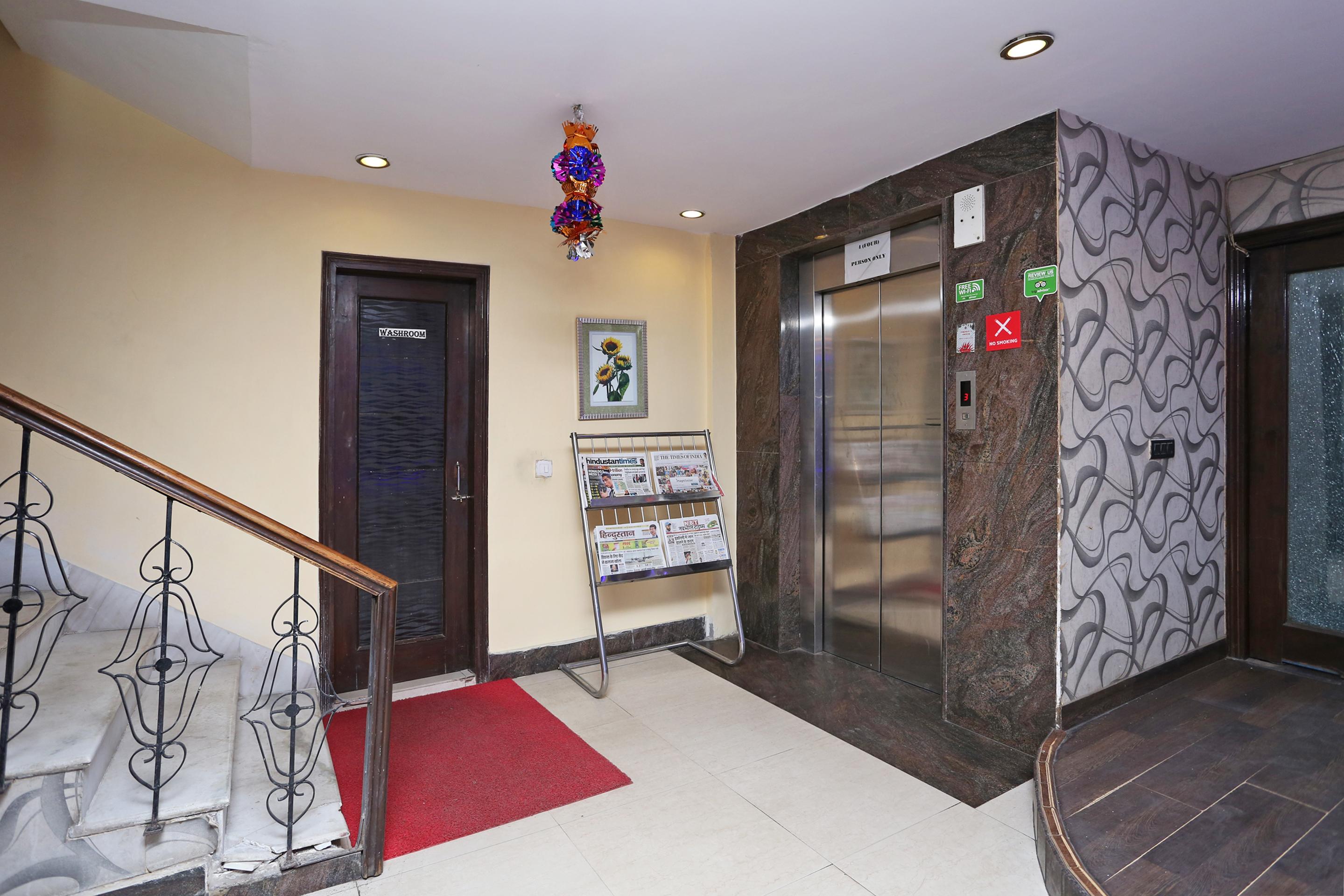 Oyo 337 Hotel Anand Дели Экстерьер фото
